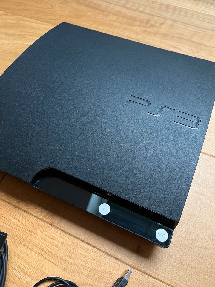 PlayStation 3, mit 2 Dual Shock Controller + fifa15 in München