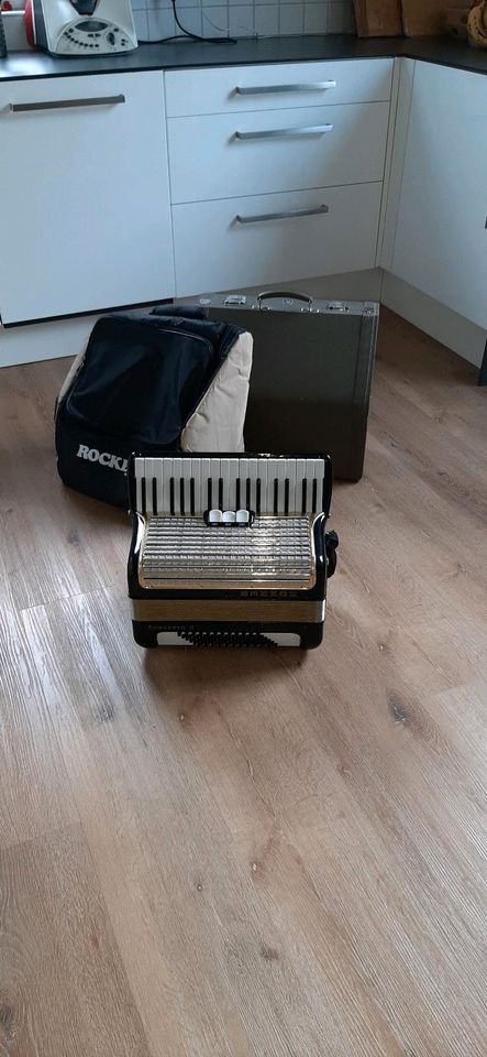 *Akkordeon Hohner "Concerto II" schwarz m.Koffer+Rucksack* in Eningen