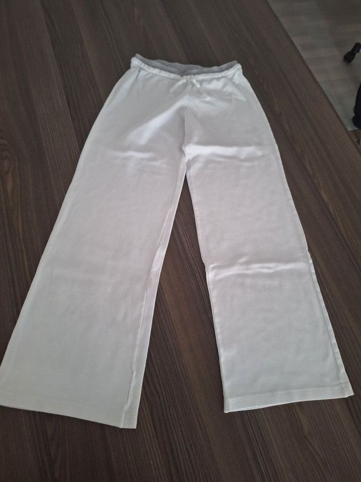 Benetton Jogginghose/Schlafhose weiß/grau Gr.152 in Celle