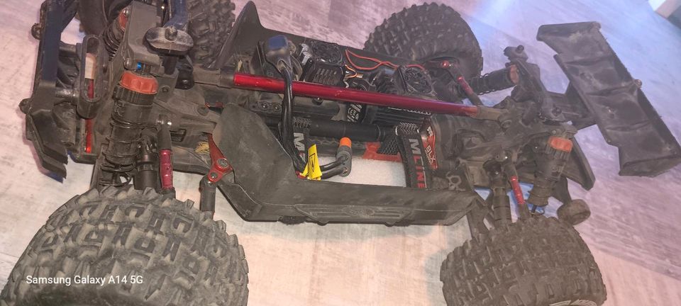 Moin suche Leute zum rc car fahren aus moers Duisburg in Moers