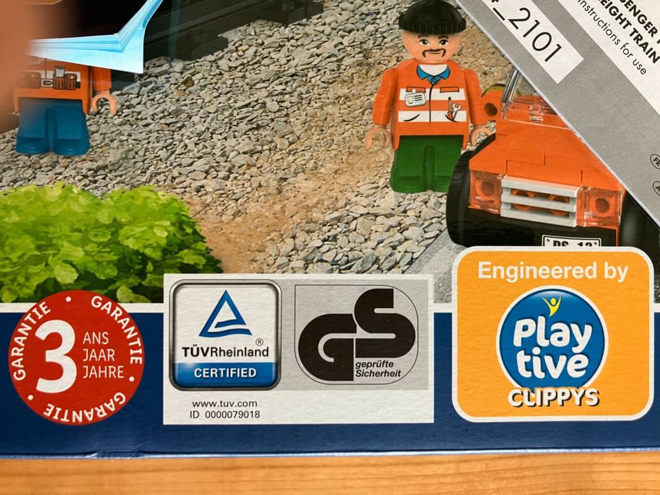 Eisenbahn NEU, kompatibel mit Lego, mit Funkfernsteuerung in Staufen im Breisgau