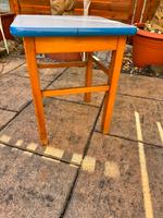 Mehrzweckhocker DDR Vintage Resopal Beistelltisch Blumenbank Hessen - Gelnhausen Vorschau