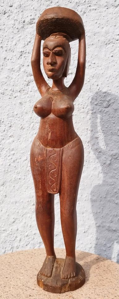 Afrikanische Holzfigur  82 cm (Frau) in Verden