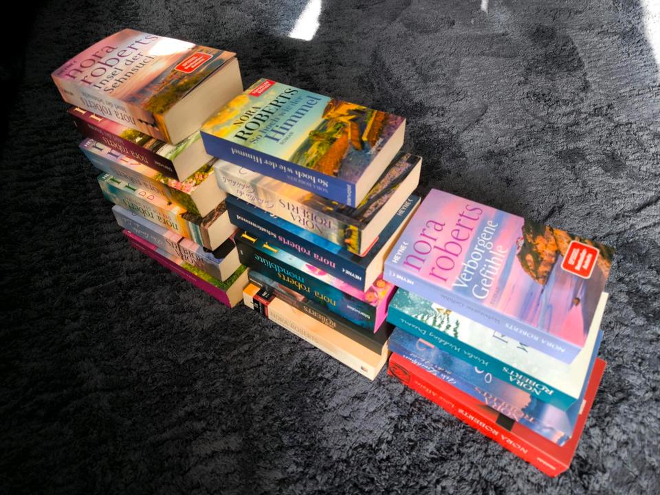 16 Bücher Nora Roberts Liebe/Romantik (5€ für alle zusammen) in Baiersdorf