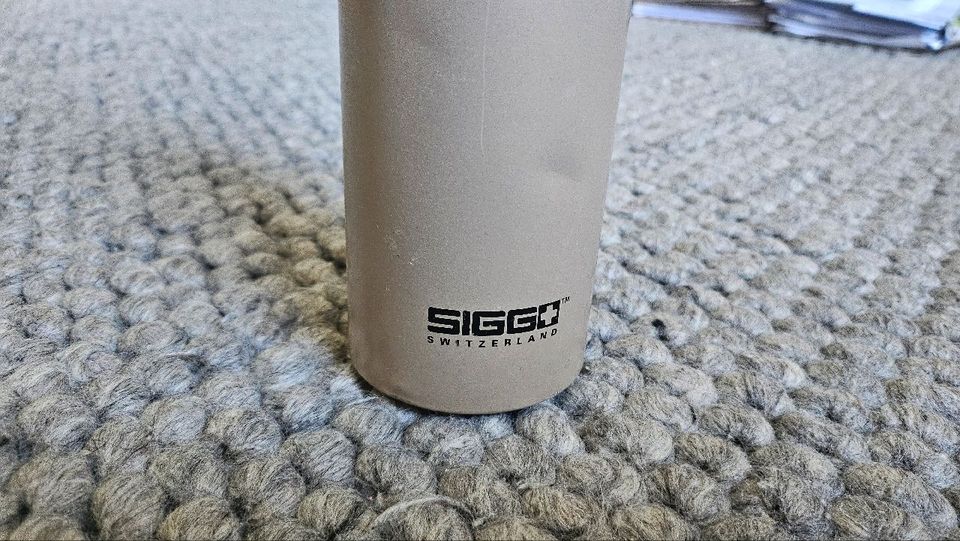 Sigg flasche trinkflasche mit sportdeckel edelstahl in Berlin