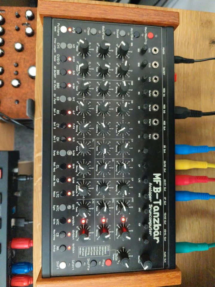 MFB Tanzbär Vintage Analog Drum Machine in Ahrensburg