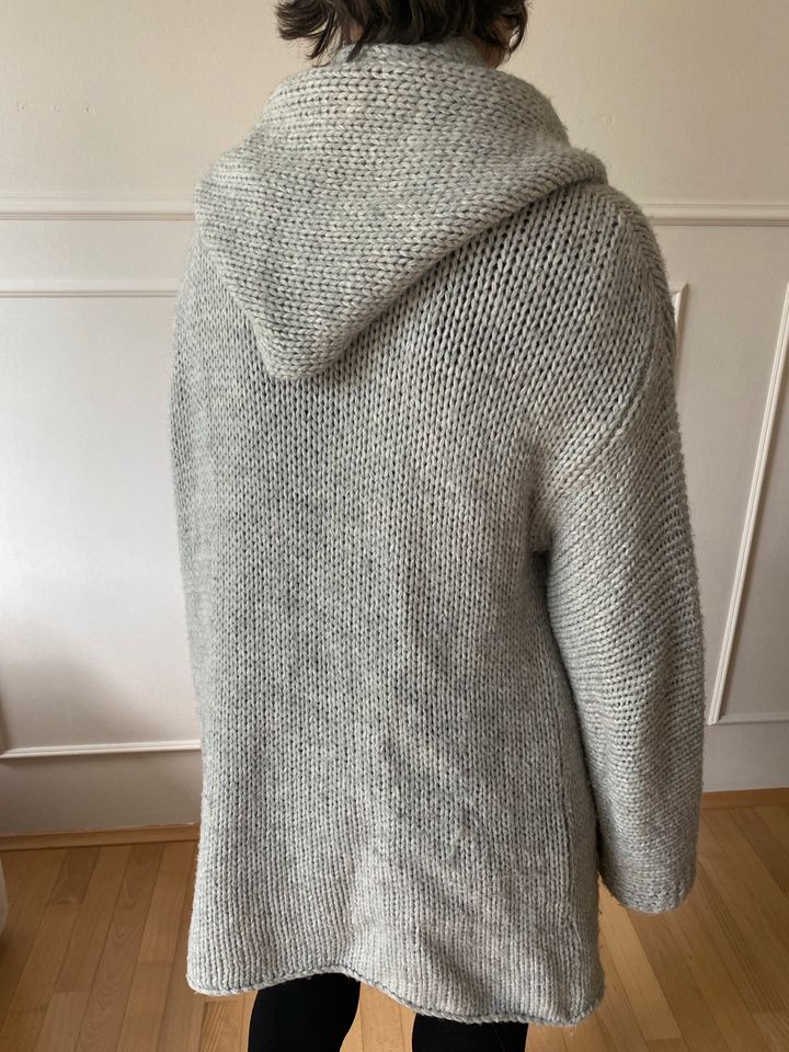 graue Strickjacke mit Kapuze von Zoe Ona in XS/S in Solingen