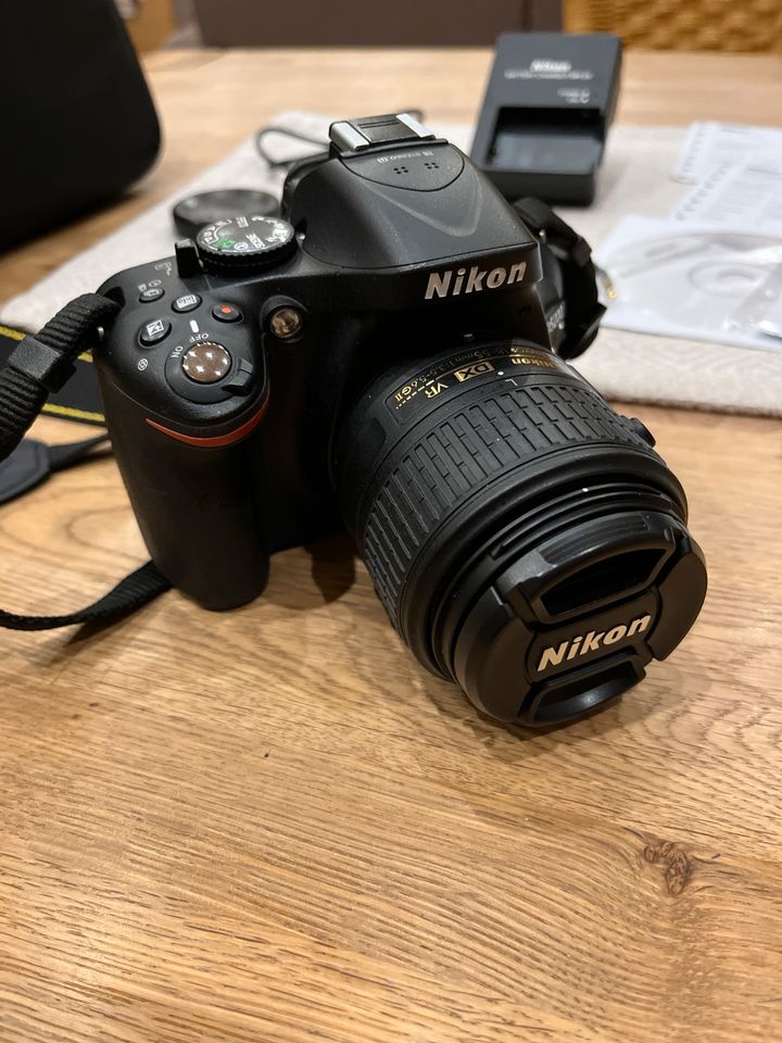 Nikon D5200 Digitalkamera Set mit Tasche in Rastdorf