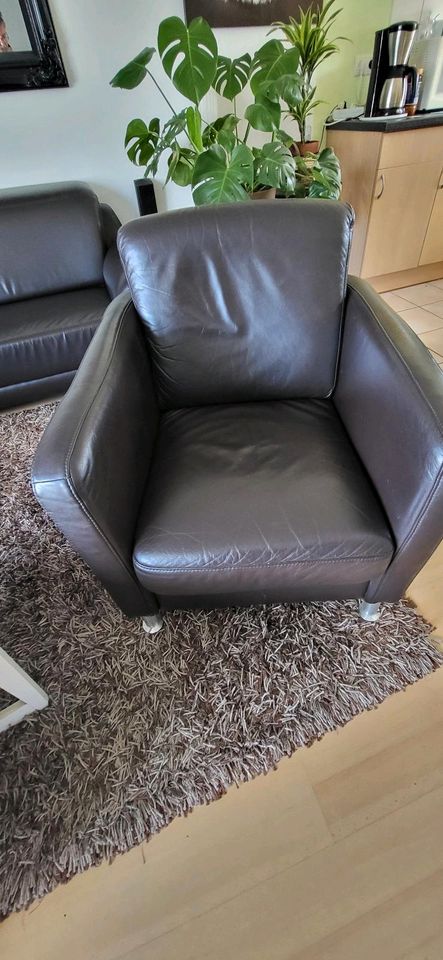 Zwei schöne Ledercouchen  und ein Sessel  Zu verkaufen !!! in Bocholt