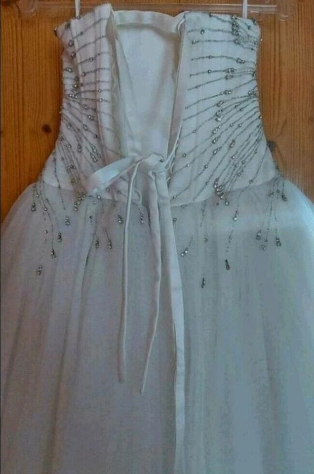 Brautkleid Hochzeitskleid Prinzessin ivory 38 M Schleier Reifrock in Klein Vielen