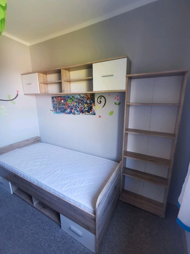Kinder / Jugendzimmer / Bett in Porta Westfalica