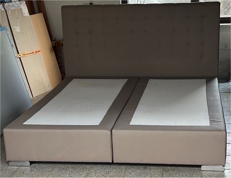 Boxspringbett 180x 200 gebraucht Kunstleder in Radeburg