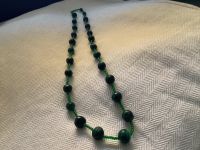 Halskette, denke grüne Jade, dazwischen kl.  Glasperlen+ Armreif Bayern - Garmisch-Partenkirchen Vorschau