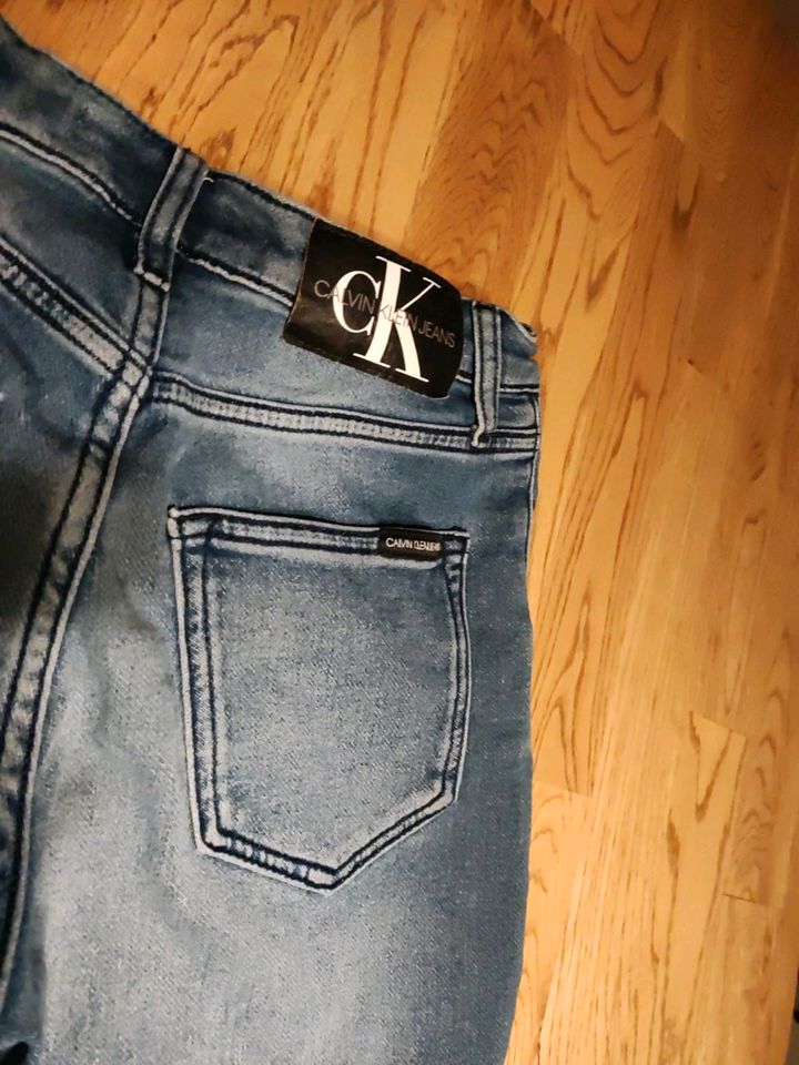 CK Calvin Klein Jeans Mädchen Gr. 152 neuwertig in Scheuerfeld