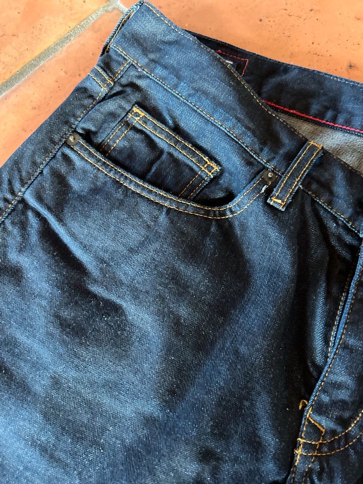 Jeans Herren Hilfiger in Hunderdorf