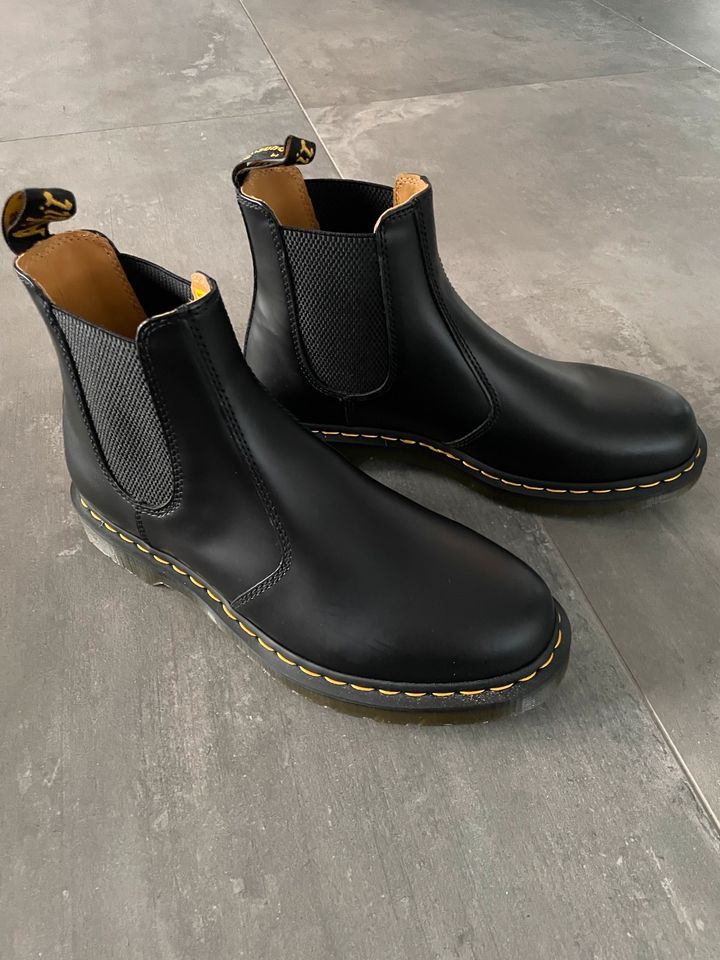 Dr. Martens Chelsea Boots in Baesweiler