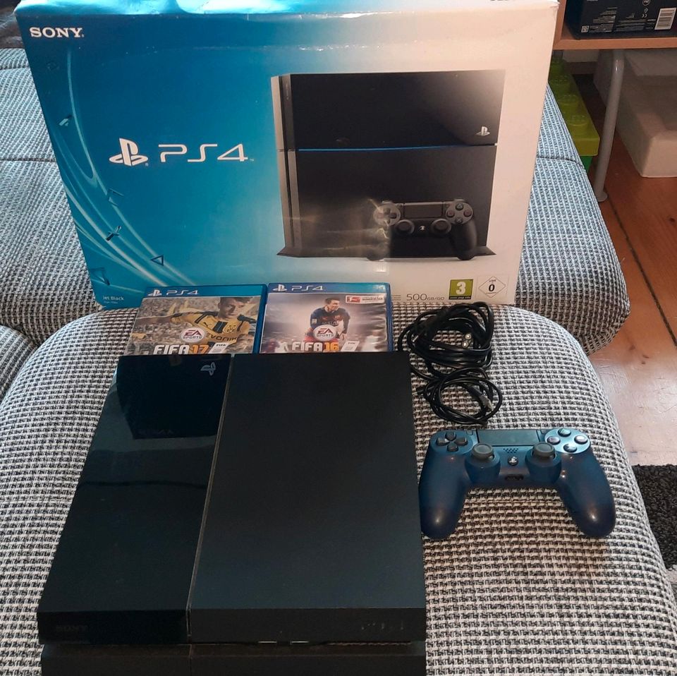 PS4 mit Controller und Spielen in Rostock