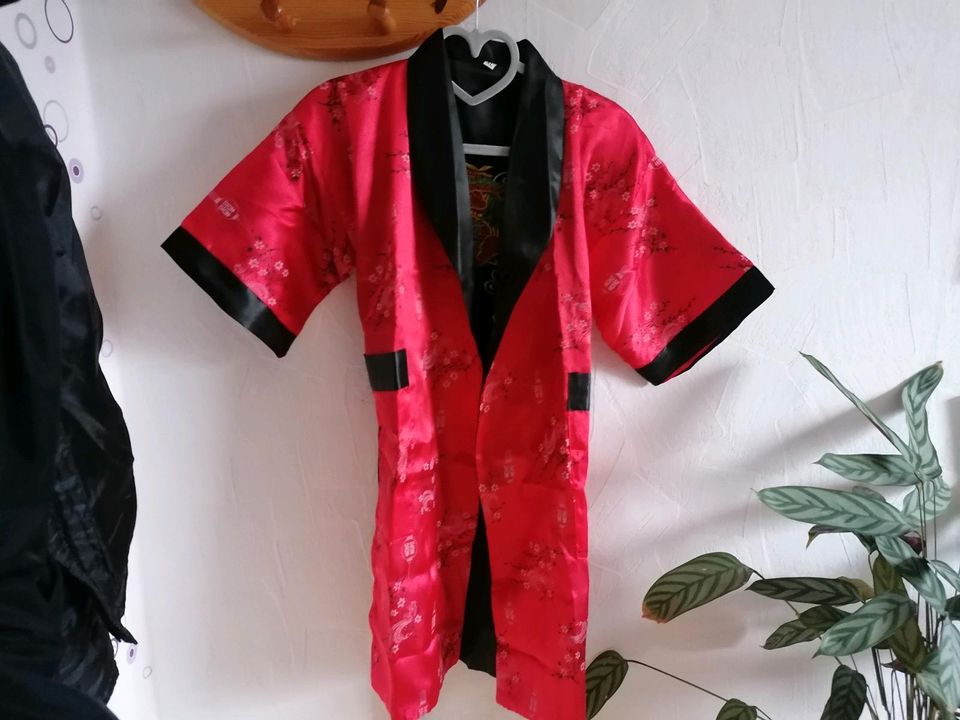 Roter Kimono Thailand 158 in Schwalmstadt