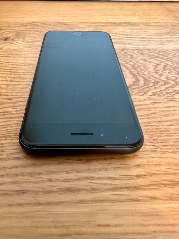 Apple iPhone 8 Space Grau 64 GB in Passau