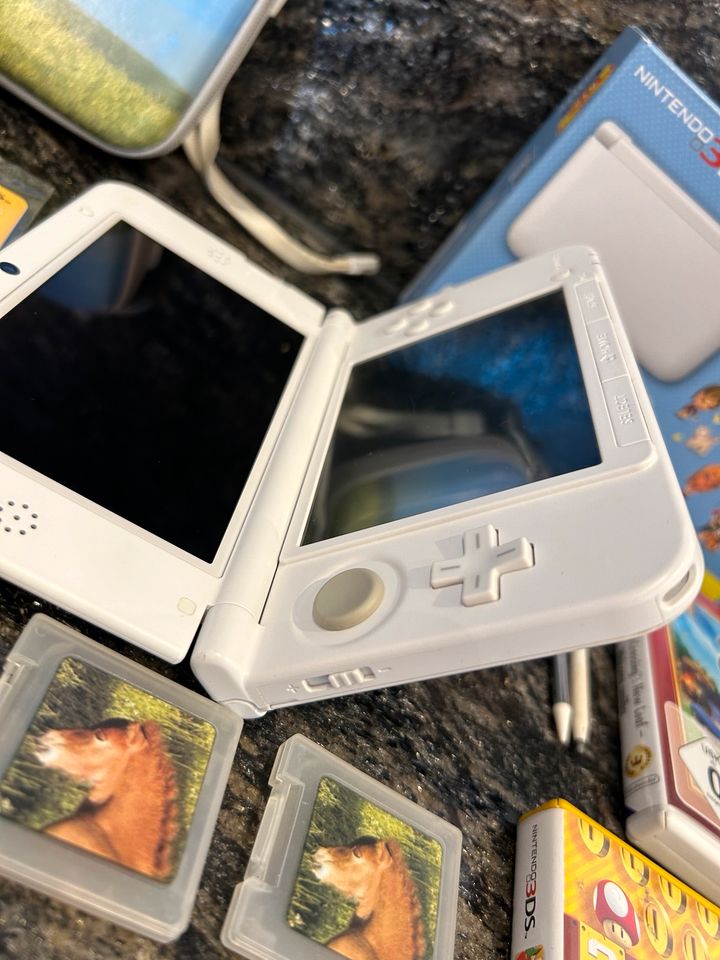 Nintendo 3DS XL + 4 Spiele + Zubehör in Passau