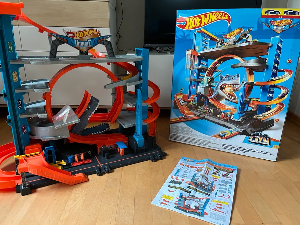 Hot Wheels Ultimate Garage Parkhaus Hai in Leverkusen