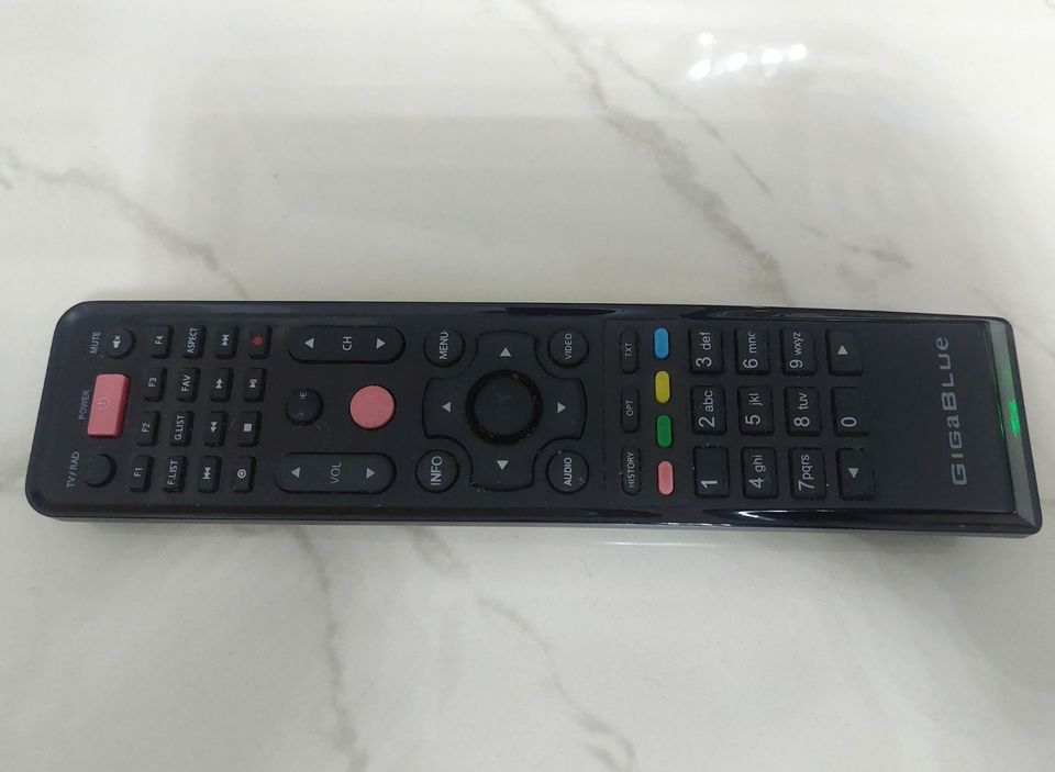 Giga Blue HD 800 UE PLUS HDTV Sat/Kabel TV Receiver OVP in Bochum