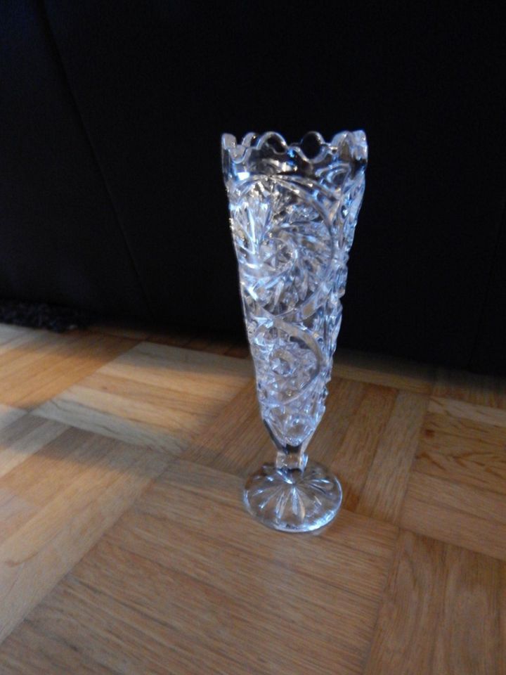 Glasvase hoch schmal Kristallglas gepresst Vase Glas in Kiel