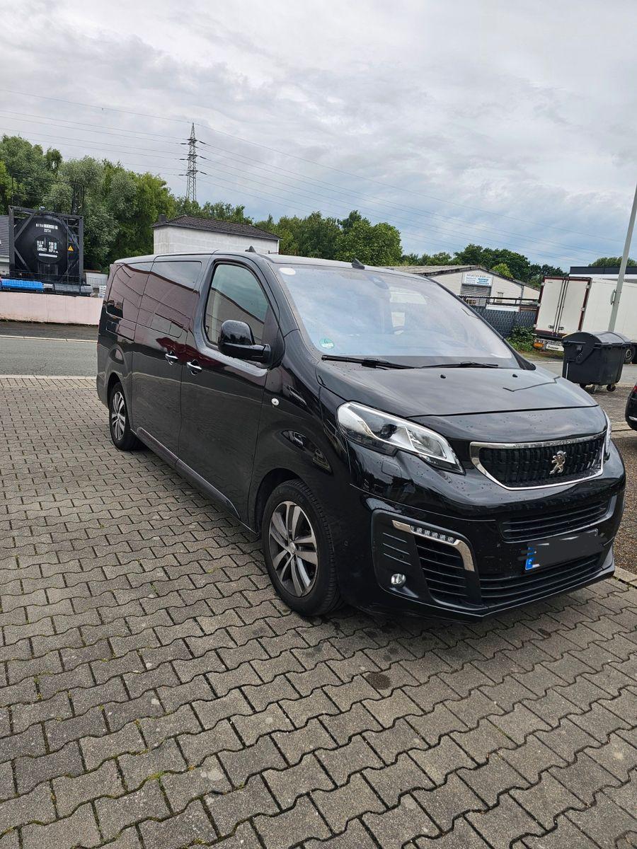 Abbildung des Autos Peugeot Traveller BlueHD…