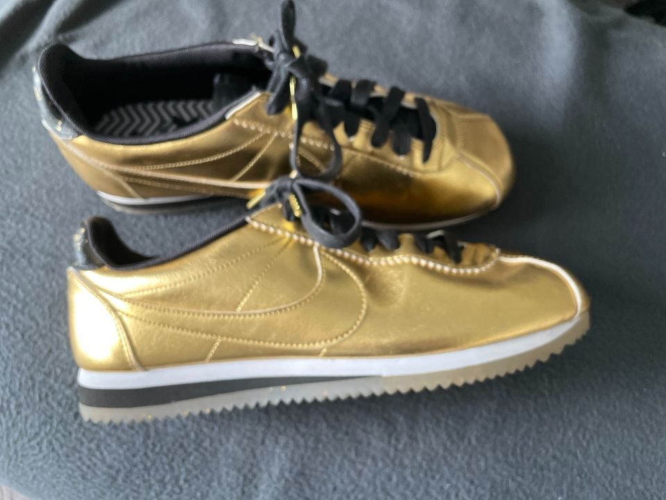 Nike Cortez Sportschuhe gr. 41 unisex Damen Neu Gold in Alsdorf