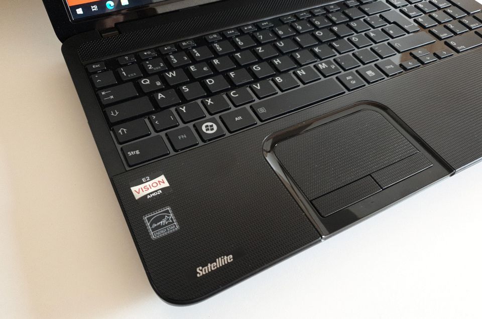 Toshiba Notebook Laptop, 512GB SSD, 8GB RAM, Win10, Office 2021 in Neuwied