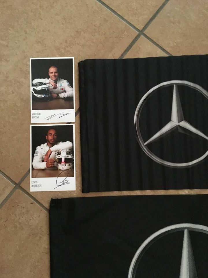 Mercedes Benz Flaggen sowie Autogrammkarten in Vreden