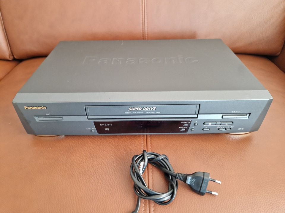 Panasonic NV-SJ216 EG-K Super Drive VHS Videorecorder, GUT in Paderborn