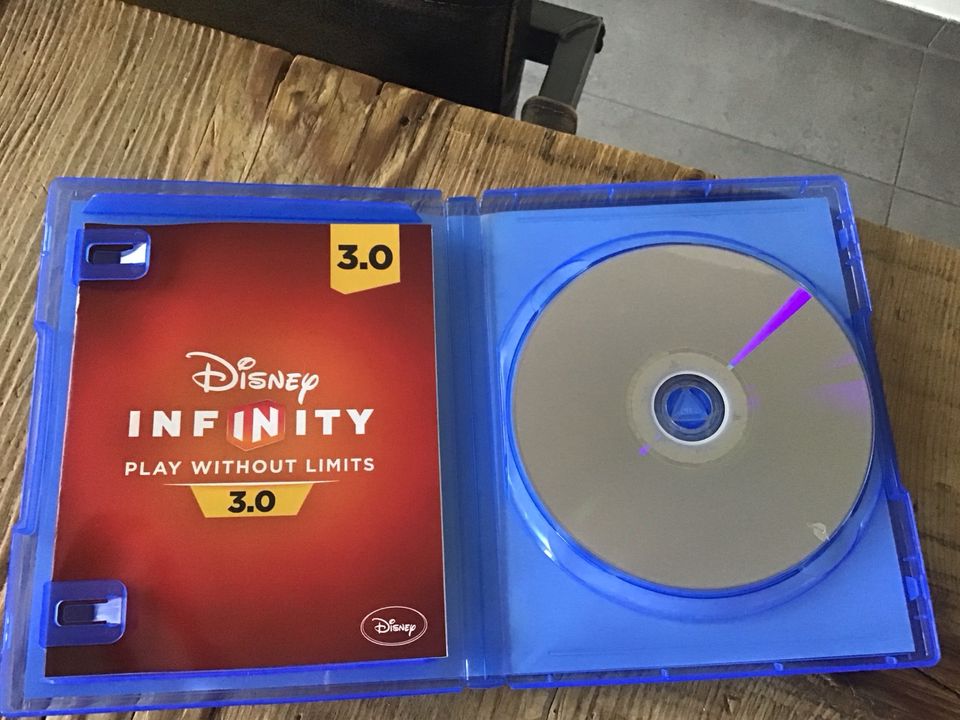 Disney Infinity 3.0 PS 4 viele Figuren (CD beschädigt) in Essen