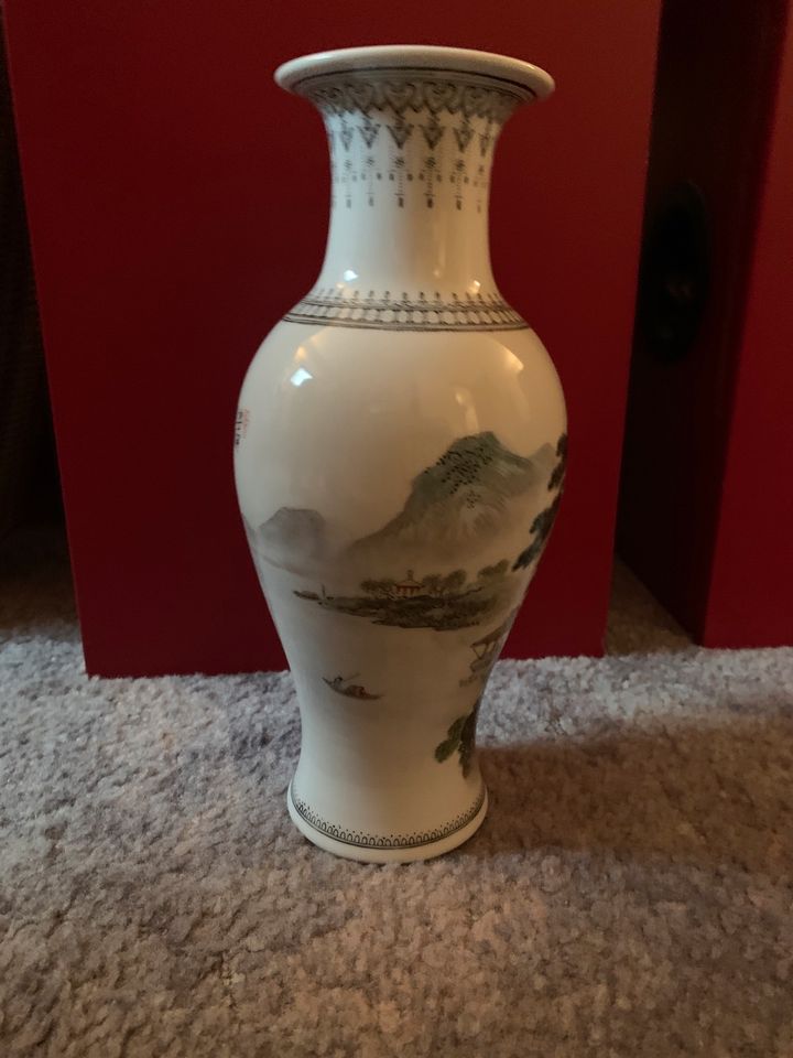 Original Chinesische Vase Gartenmotiv Landschaft handbemalt in Hamburg