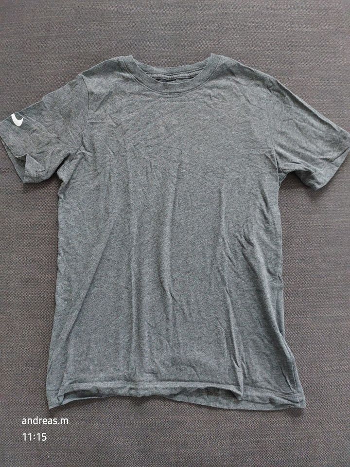 Nike Gr. 147 158 grau T-Shirt Shirt LGG in Celle