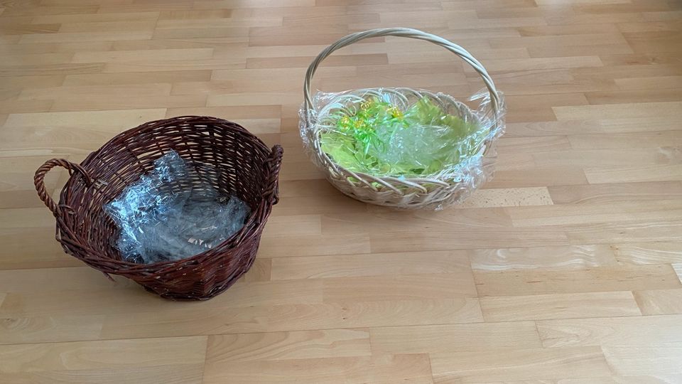 2 schöne große Geschenkkörbe, beide 10€ in Leutkirch im Allgäu