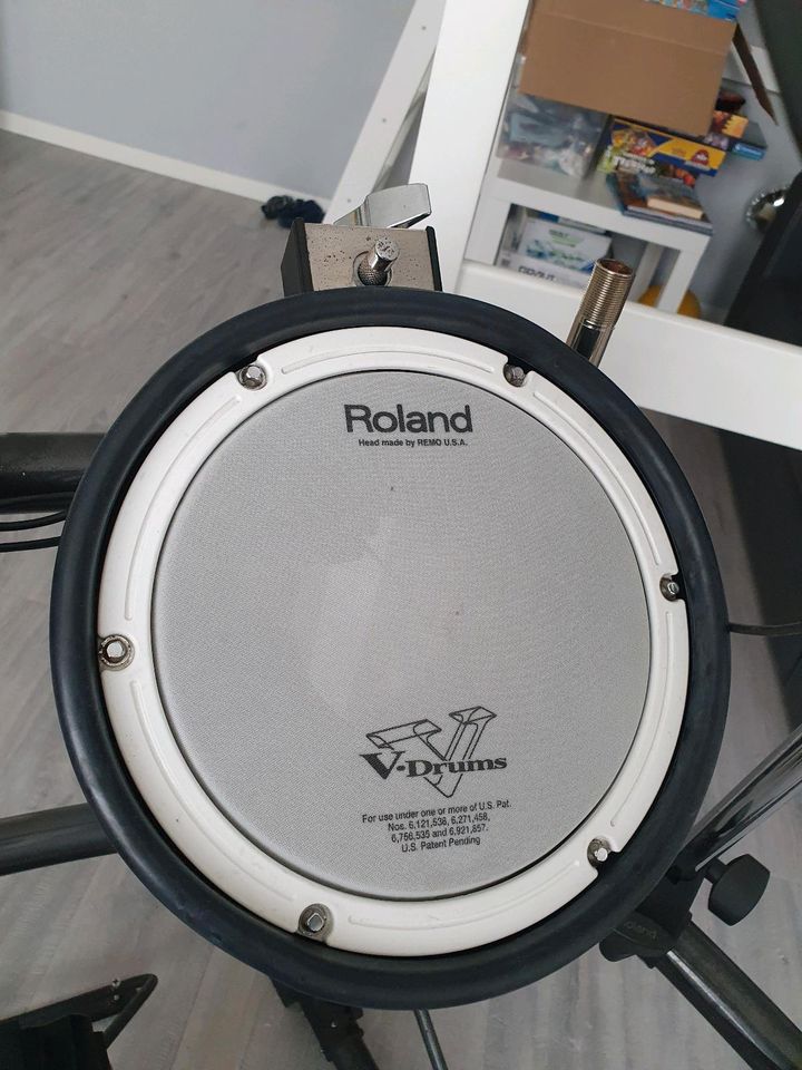 Roland elektronisches Schlagzeug V-Drums Set mit Rack und Zubehör in Kerken