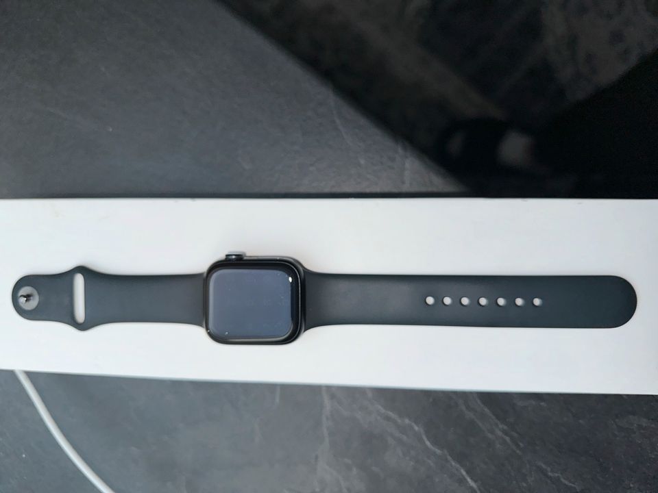 Apple Watch Series 8 wie neu ca.9 Monate in Salzgitter