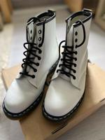 Dr. Martens Stiefel 8-Loch, Gr. 42, weiß & neu, unisex Niedersachsen - Seesen Vorschau