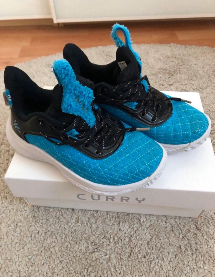 Under Armour Kinder Sneaker Basketball Gr. 31,5 Steph Curry Sesam in Berlin