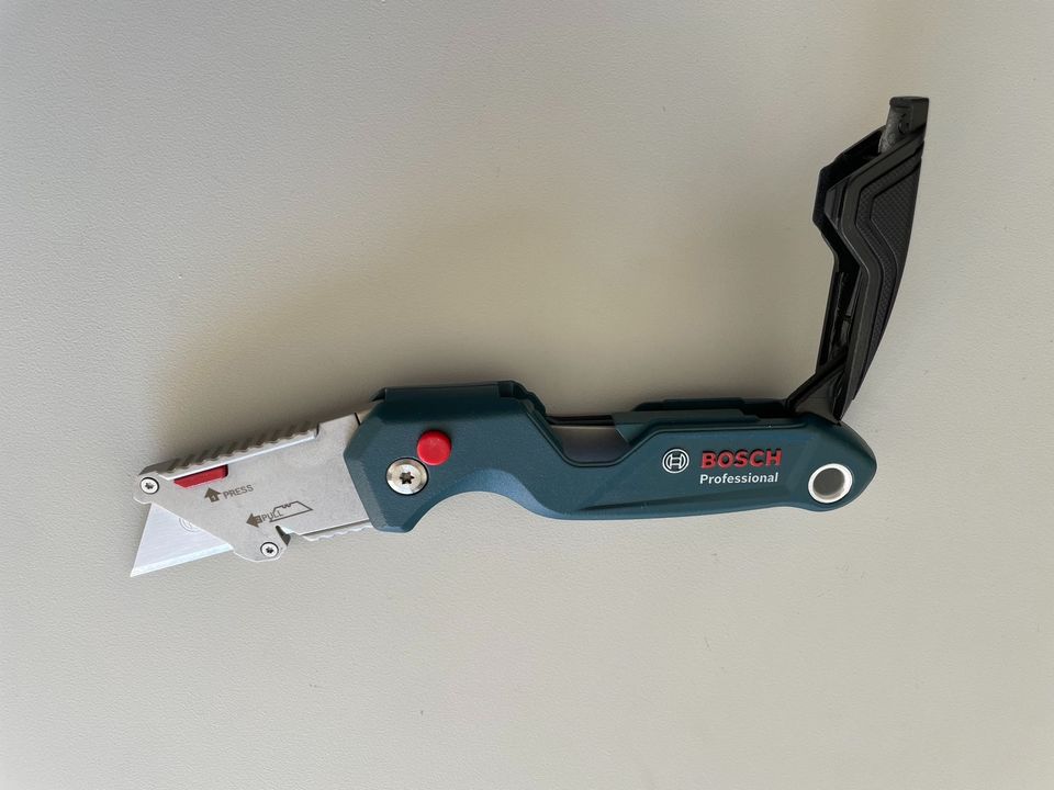 Bosch Professional Universal Cutter Klappmesser Werkzeugmesser in Braunschweig