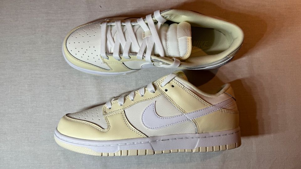 Nike Dunk Low Coconut Milk 42 (DJ6188-100) in München