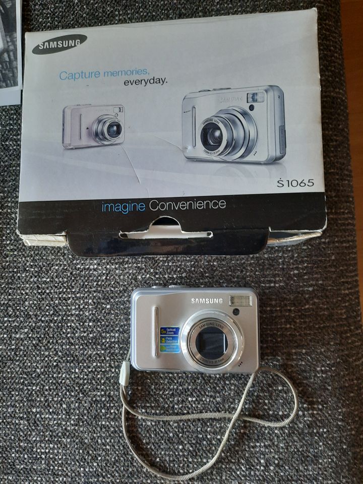 Samsung Digitalkamera S1065 40 € +Traveler Glass lens(Film) 10 € in Wackersberg