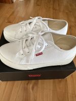 Schicke Sneakers von Levi’s wie neu zu verkaufen. Einmal getragen Stuttgart - Stammheim Vorschau