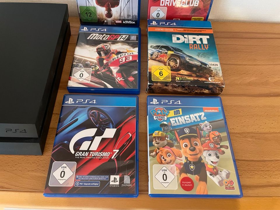 PS4 Playstation 4 500GB mit 2 Controllern und 6 Spielen wie Neu in Frielendorf