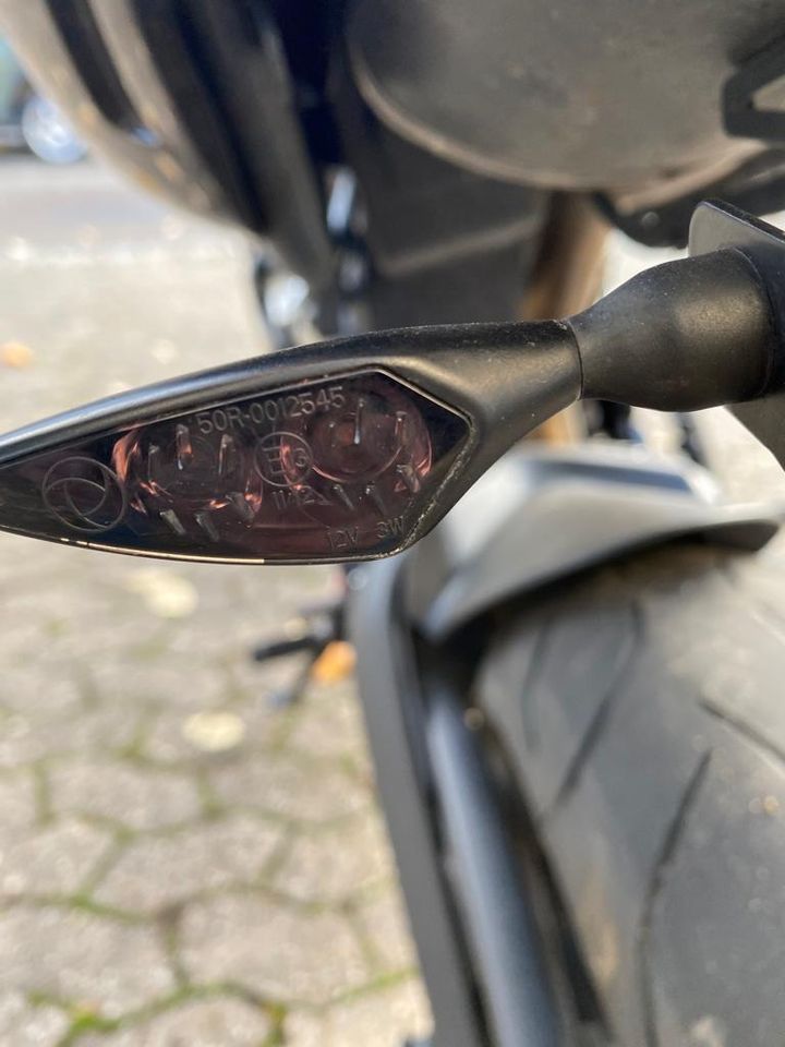 Triumph Street Triple R ; diverse Umbauten; TÜV Neu in Erlangen