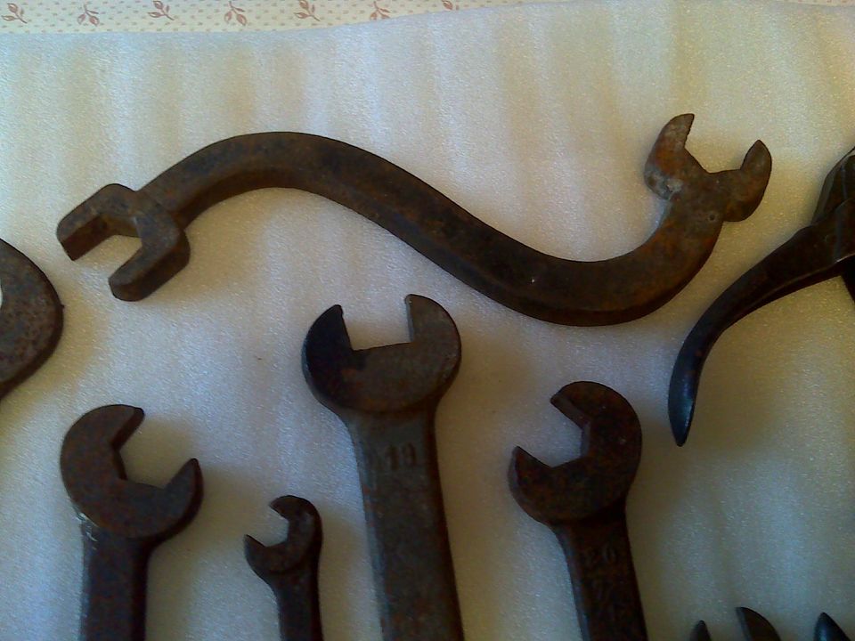 alte antike Maulschlüssel,  Zange Werkzeug, Oldtimer in Reichshof