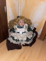 Porzellan Puppe sitzend depressiv Rheinland-Pfalz - Urbar Vorschau