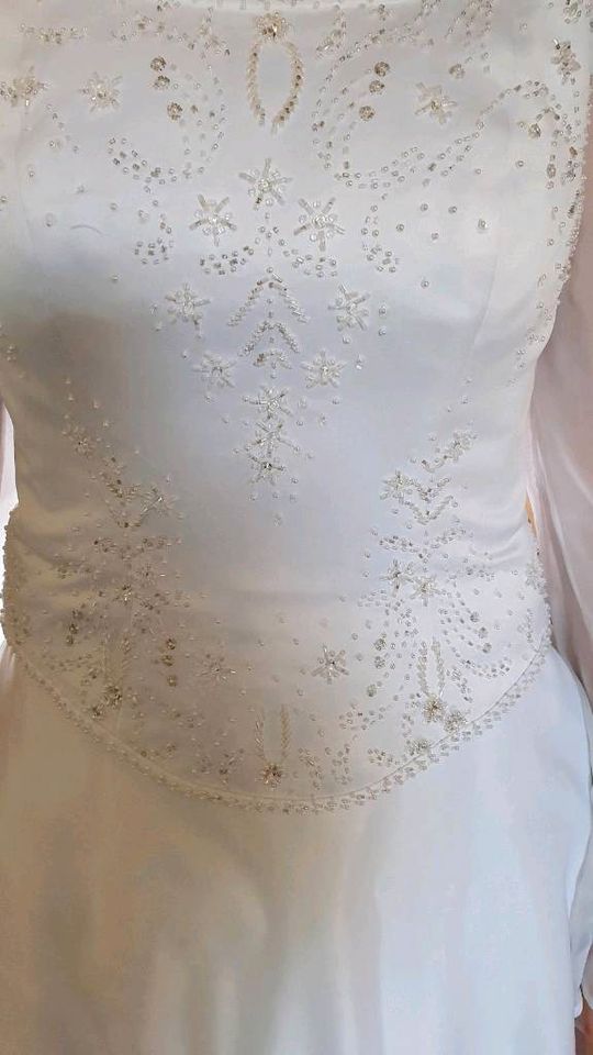 Brautkleid, Hochzeitskleid, weiß mit Schleppe, Perlen, Unterrock in Oberhausen