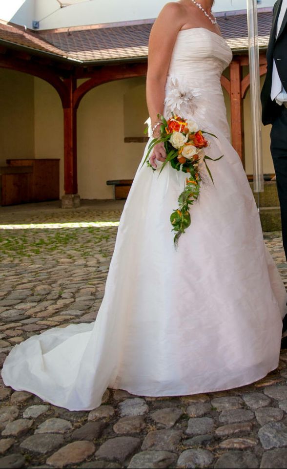 Hochzeitskleid, Brautkleid Gr. 40 ivory in Stegen